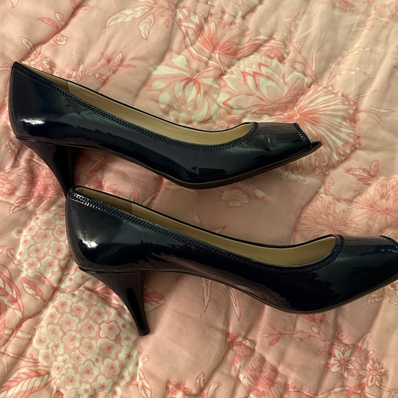 Like NEW! PRADA blue patent leather open toe heels. Peep toe. Size EU 40 9.5 - Picture 13 of 14